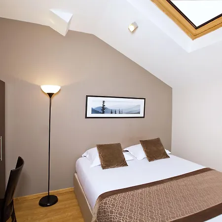 アパートホテル レジドーム カゼルネ ドゥ ボンヌ 4*
